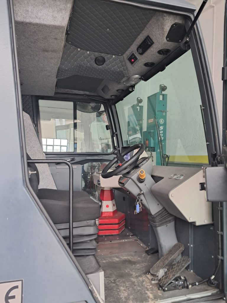 AGA 6000 – Az Kullanılmış Yol Süpürme Aracı
